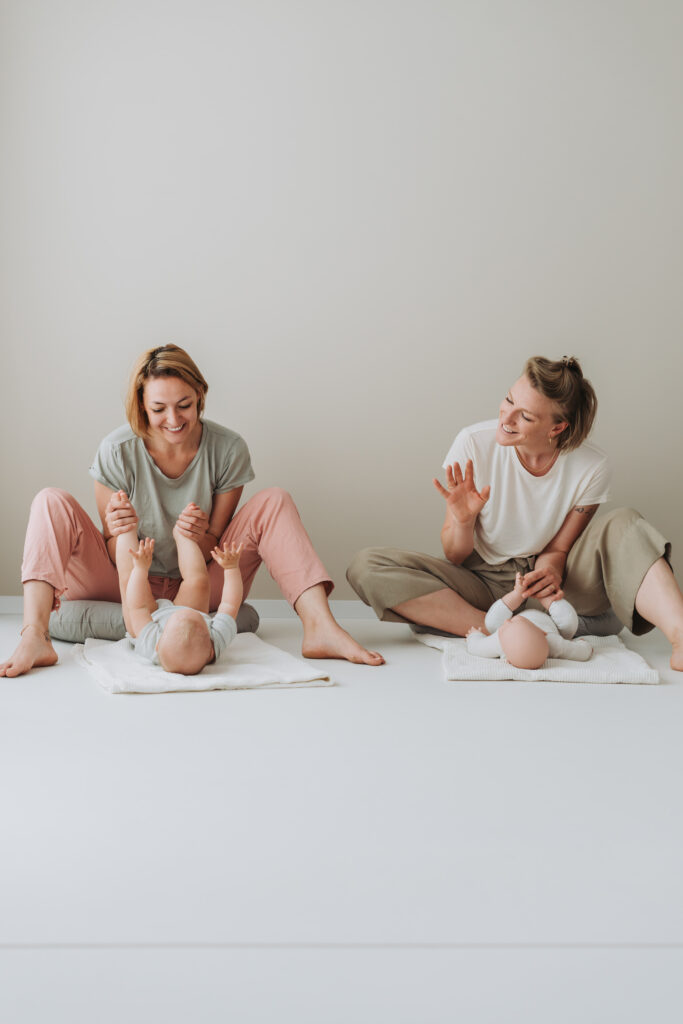 In der kleinen Gruppe Babymassage lernen 